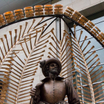 Sir Walter Raleigh statue with the Banjo Stand exhibit at the 2015 World of Bluegrass - photo © Tara Linhardt