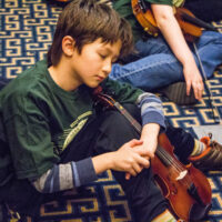 Fiddler at rest during Kids Academy at Joe Val (2/19/17) - photo © Tara Linhardt
