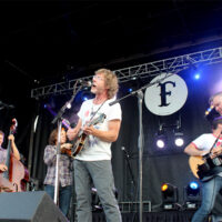 Sam Bush famming with the 'Dusters at the 2017 Festy Experience - photo by Teresa Gereaux