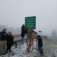 Pickin' In Parsons road sign goes up at the entrance to town, December 12, 2017