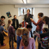 The Henhouse Prowlers teach schoolchildren in Olten, Switzerland (March 2018)