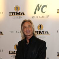 Jim Lauderdale on the red carpet at the 2018 IBMA Awards - photo © Frank Baker