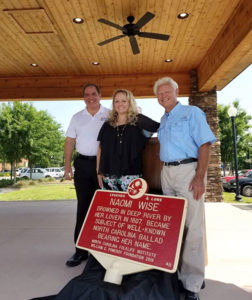 Mayor Bucky Jernigan, Donna Hughes, and Jeff Freeman of the Randleman Chamber of Commerce at the unveiling of the Naomi Wise marker