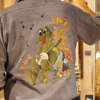 Jim Bollman wears his froggy shirt at the American Banjo Museum (9/6/19) - photo © Pamm Tucker