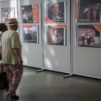 Bill Knowlton examines stills from Bluegrass Country Soul during Wide Open Bluegrass 2019 - photo by Frank Baker