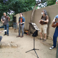 Barcelona Bluegrass Jam members meet in the park for a masked jam (Jun 2, 2020)