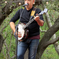 Tony Furtado at the 2022 Siesta Valley Strings & Things Festival - photo by Mary Ann Goldstein