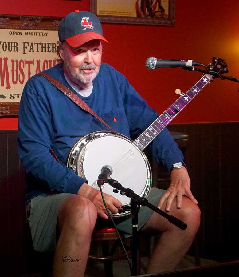 Alan Munde teaches at a banjo workshop in Oklahoma City, October 2022 - photo © Pamm Tucker