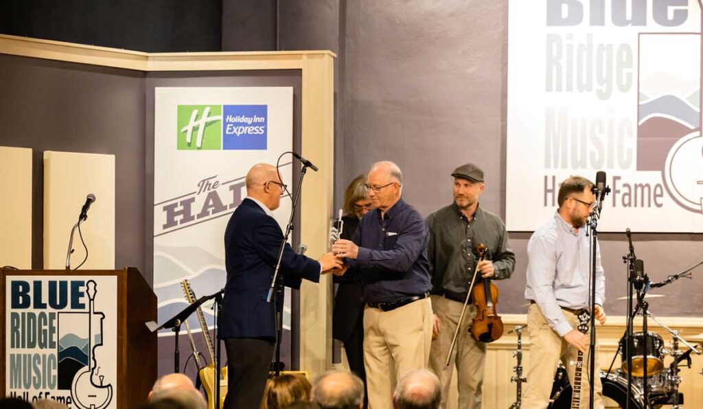  John Cockman Sr. accepting induction from Hank Van Hoy - photo by Monty and Brenda Combs