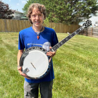 Braxton Rogers with his new Hardison banjo