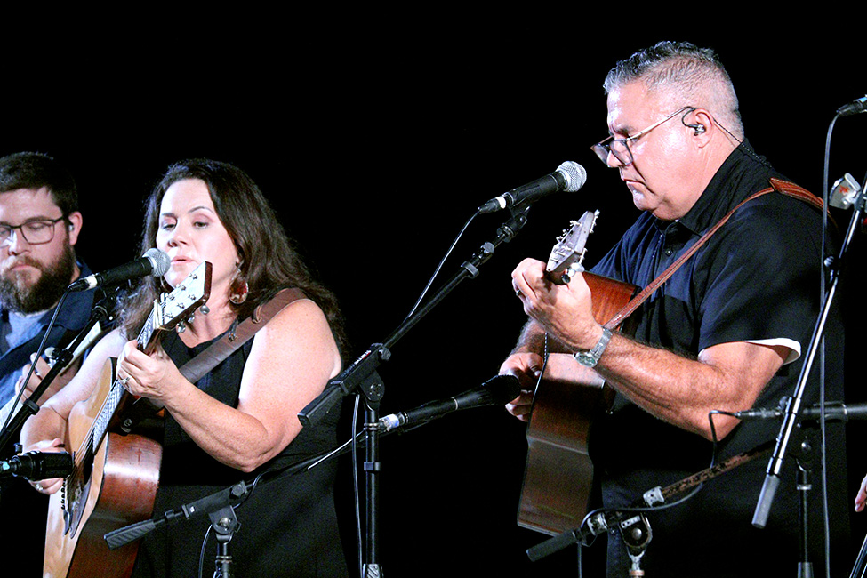 Kenny & Amanda Smith at the 2023 Camp Springs Labor Day festival - photo © Laura Tate Photography