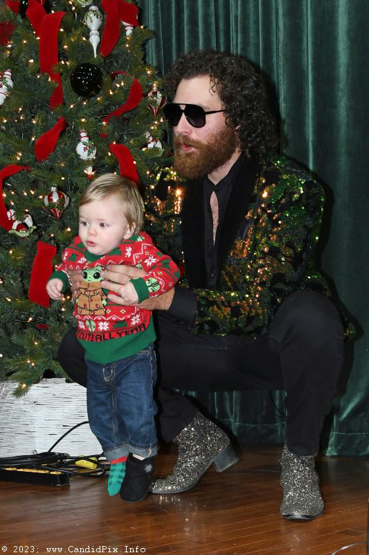 Mason Brewer with his son at the 2023 Bluegrass Christmas in the Smokies - photo © Bill Warren
