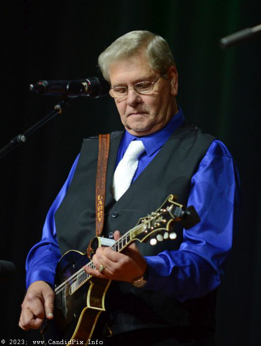 Larry Efaw with The Bluegrass Mountaineers at the 2023 Bluegrass Christmas in the Smokies - photo © Bill Warren