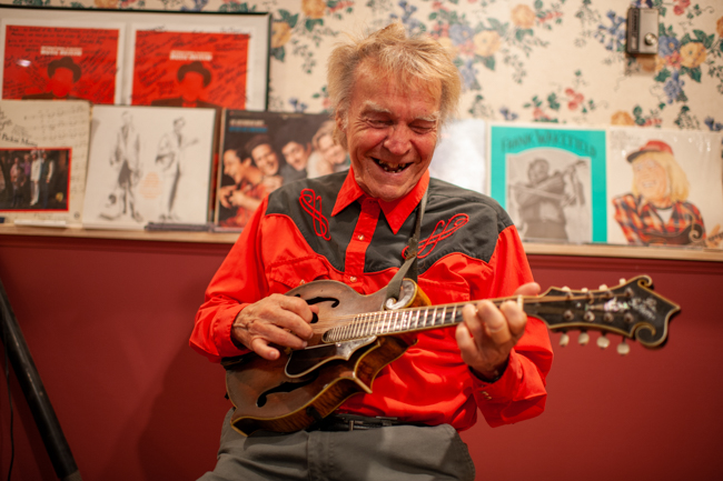 Frank Wakefield at his home in Saratoga Springs, NY (2015) - photo © Jeromie Stephens