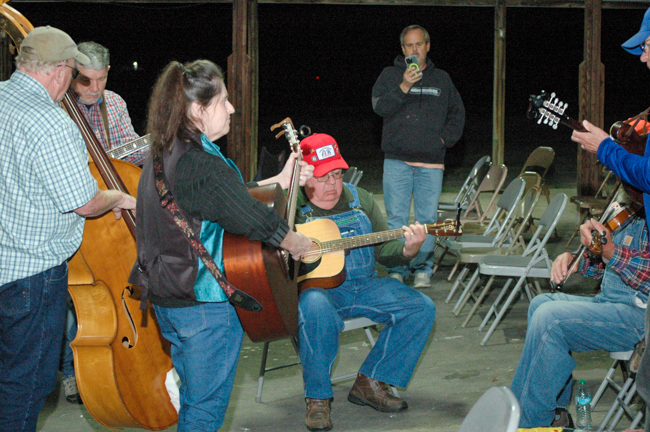 Burley at the jam session following The Moron Brothers Full Circle Frolic - photo © Roger Black