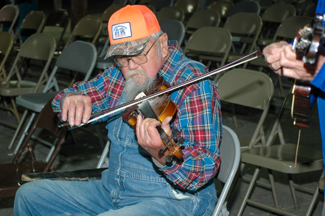Lardo plays the fiddle at the jam session following The Moron Brothers Full Circle Frolic - photo © Roger Black