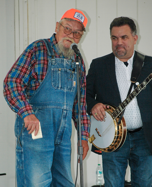 Lardo introduces Dean Osborne at the inaugural Moron Brothers Full Circle Frolic - photo © Roger Black