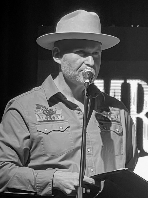 MC Darren Nicholson at Bluegrass First Class '26 - photo © Sandy Hatley