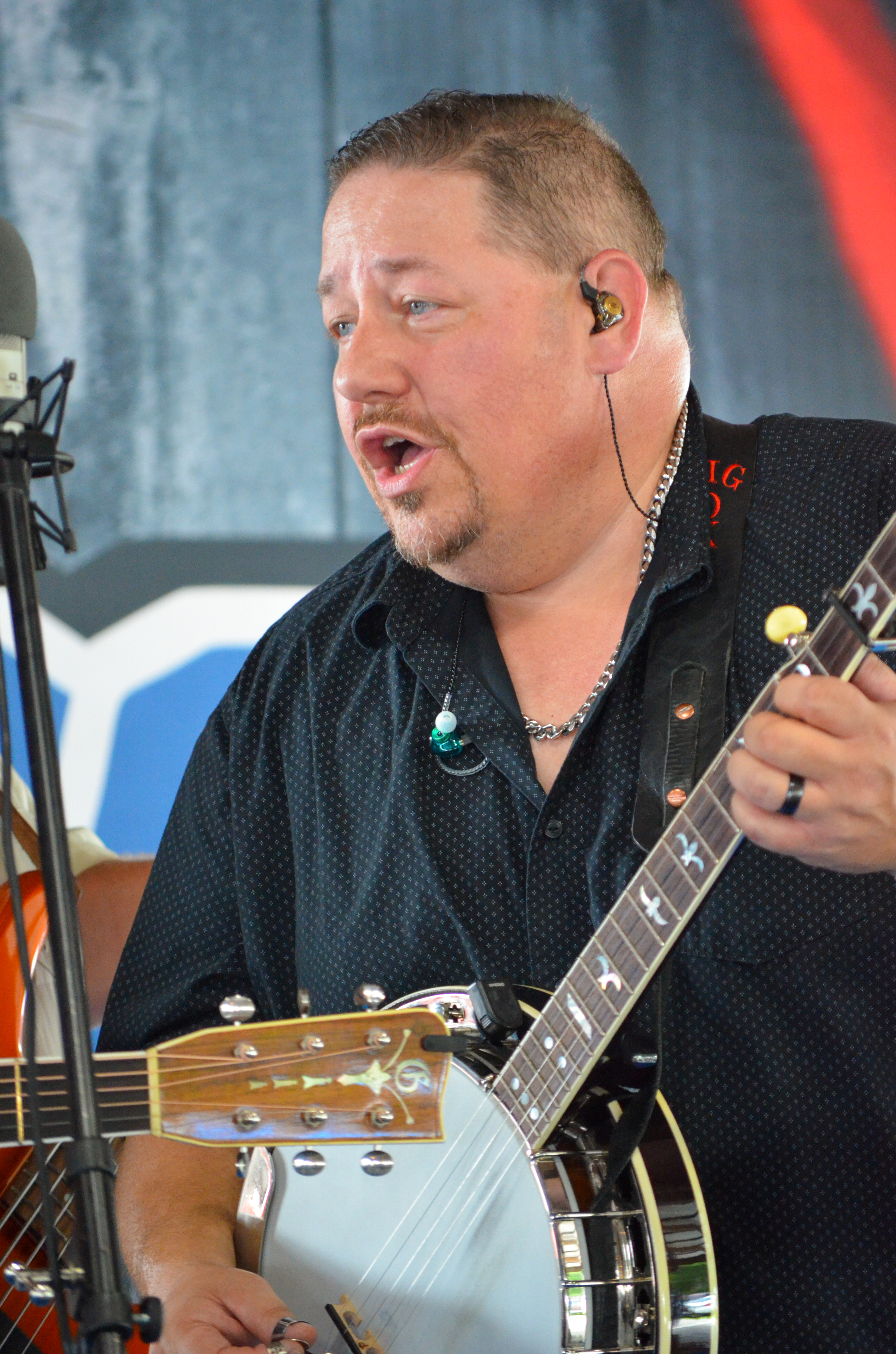 Daniel Oxendine with Free Rein at Blazin Bluegrass 2026 - photo © Roger Black
