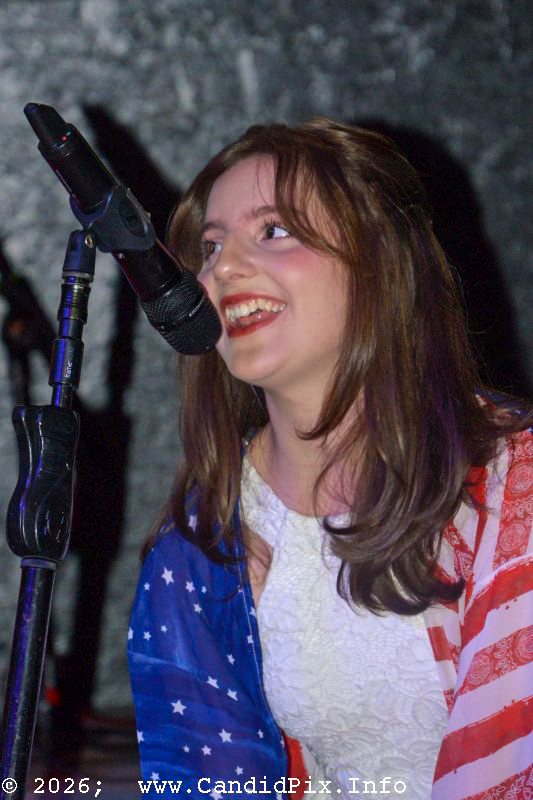 Caroline Williamson with Williamson Branch at Hilliards Corner Lounge - photo © Bill Warren