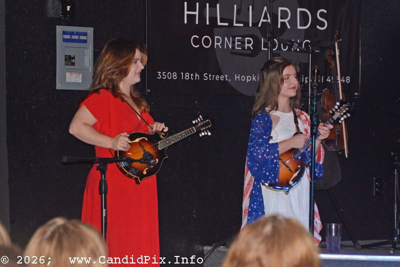 Melody and Caroline with Williamson Branch at Hilliards Corner Lounge - photo © Bill Warren