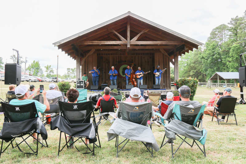 Charlie Oakley & Bl;azin' Grass at the final Willow Oak festival in June 2026 - photo © Laura Ridge