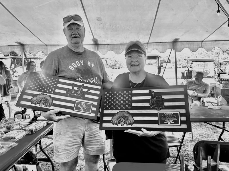 Mike Wilson and Susie Comer with plaques presented from volunteers at the final Willow Oak festival - photo © Sandy Hatley