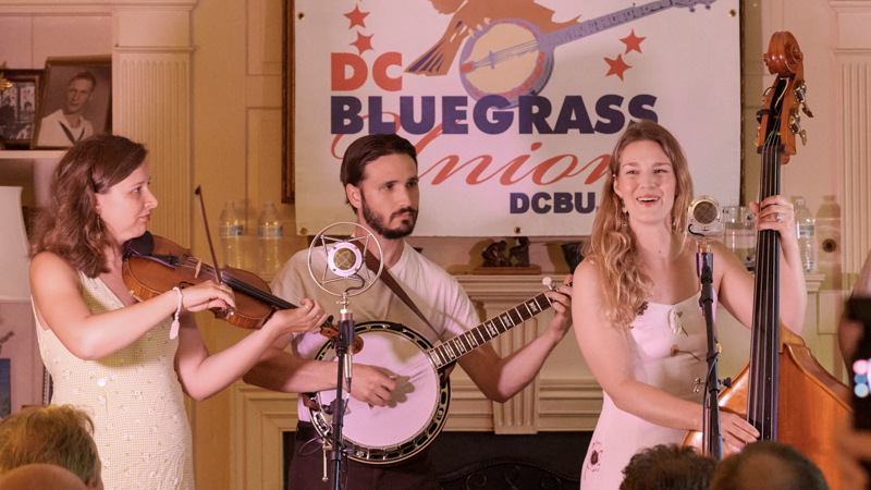 Shelby Means band performs at a house concert in Vienna, VA (6/10/26) - photo © Shannon Ayers