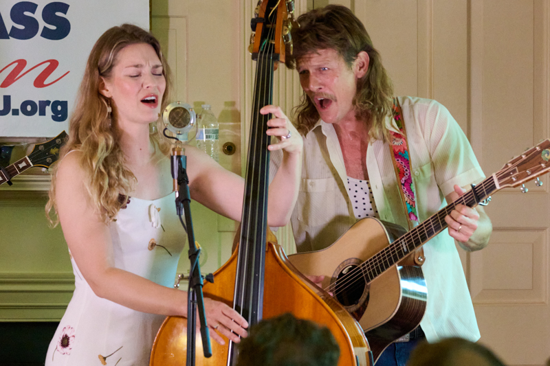 Shelby Means and Joel Timmons perform at a house concert in Vienna, VA (6/10/26) - photo © Shannon Ayers