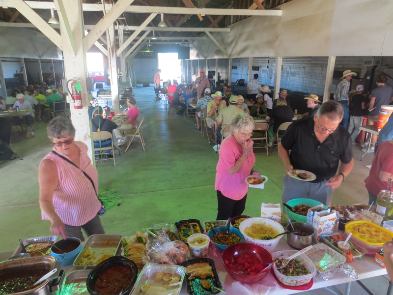 Thursday opening Pot Luck and Jam at the 2026 Pickin' On The Plains Music Festival - photo © Evan Barnum