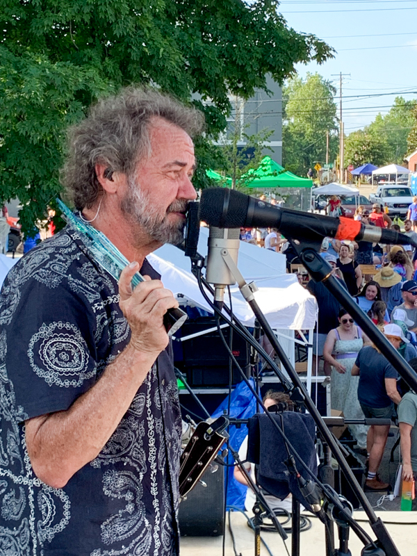 Dan Tyminski Band with his Blue Blaze Award at the Smithville Fiddlers Jamboree (7/4/26) - photo © Bill Conger