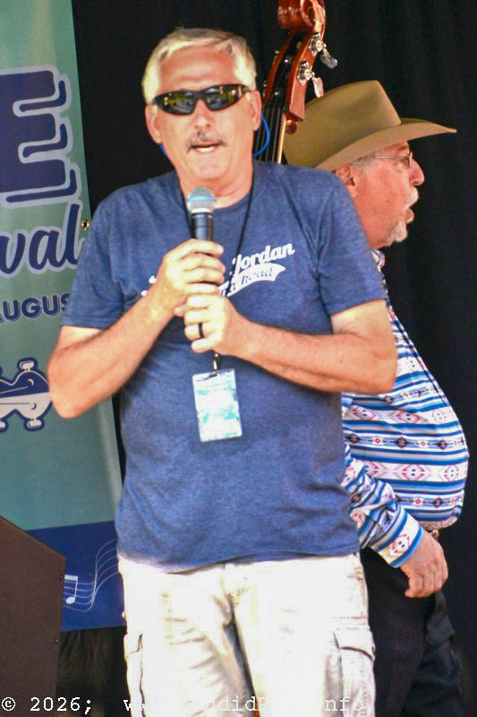 Co-promoter Allen Dyer welcomes everyone to Cherokee 2026 - photo © Bill Warren