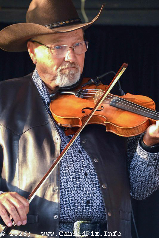 Keith Thomas with Garrett Newton & the Lovesick Drifters at Cherokee 2026 - photo © Bill Warren