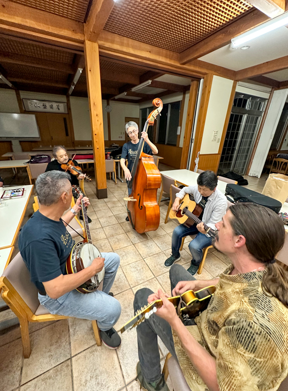 Midnight jam at the Asakura Public Hall in Imabari (6/26/26) - photo courtesy of Kaz Inaba