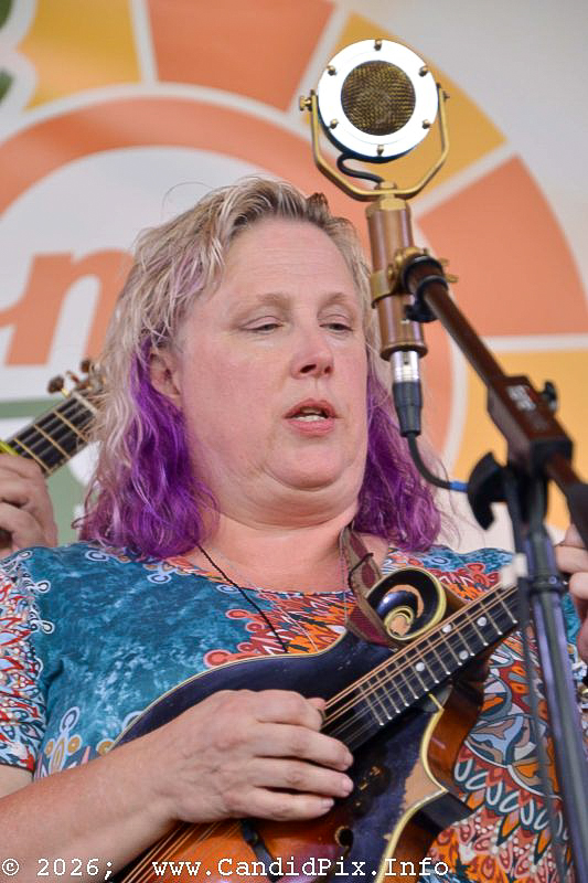 Lisa Kay Howard with Crossroads at the fall 2026 Headin' Home Fest - photo © Bill Warren